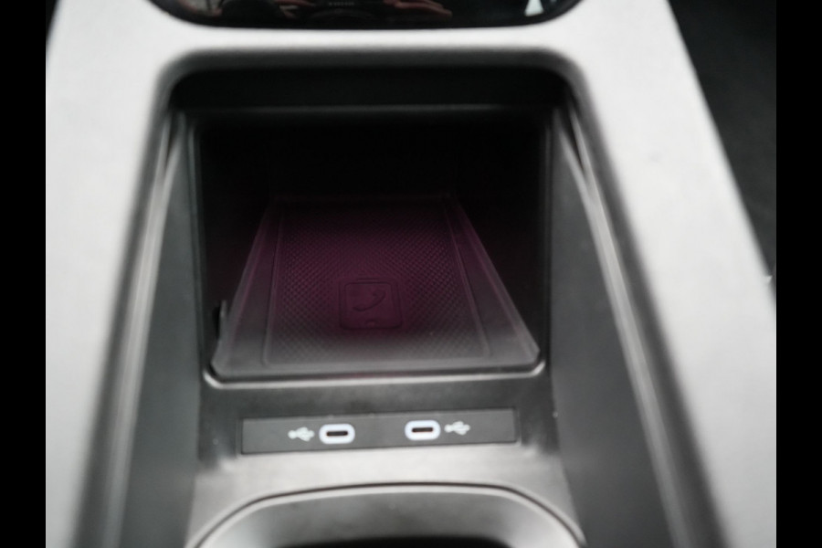 Volkswagen ID.4 GTX 4Motion 77 kWh 300pk Dealer O.H. | Trekhaak Af Fabriek | Panodak | Adaptive Cruise | Camera | IQ Light | Sportstoelen & Stuur Verwarmd | Keyless | Sfeerverlichting | Apple Carplay | Navigatie | DAB | 20"L.M |