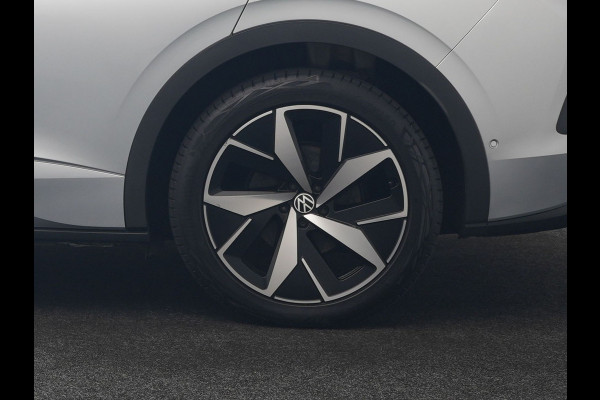 Volkswagen ID.4 GTX 4Motion 77 kWh 300pk Dealer O.H. | Trekhaak Af Fabriek | Panodak | Adaptive Cruise | Camera | IQ Light | Sportstoelen & Stuur Verwarmd | Keyless | Sfeerverlichting | Apple Carplay | Navigatie | DAB | 20"L.M |