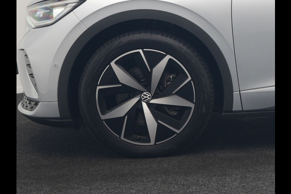 Volkswagen ID.4 GTX 4Motion 77 kWh 300pk Dealer O.H. | Trekhaak Af Fabriek | Panodak | Adaptive Cruise | Camera | IQ Light | Sportstoelen & Stuur Verwarmd | Keyless | Sfeerverlichting | Apple Carplay | Navigatie | DAB | 20"L.M |