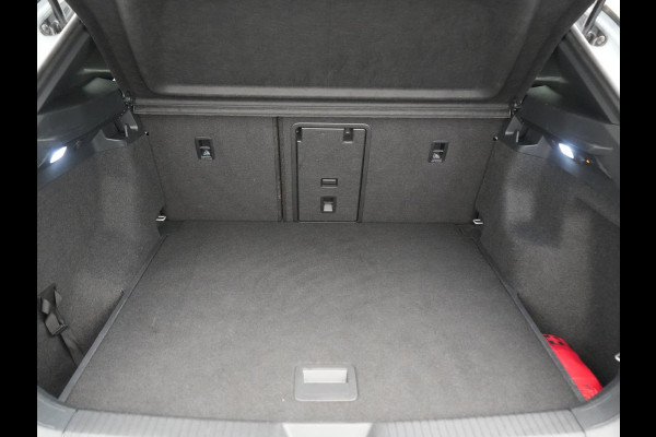 Volkswagen ID.4 GTX 4Motion 77 kWh 300pk Dealer O.H. | Trekhaak Af Fabriek | Panodak | Adaptive Cruise | Camera | IQ Light | Sportstoelen & Stuur Verwarmd | Keyless | Sfeerverlichting | Apple Carplay | Navigatie | DAB | 20"L.M |
