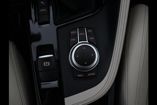 BMW X1 xDrive25e Business Edition Plus | SOH 91,4% | Panoramadak | Leder | Stoelverwarming | Sfeerverlichting | Cruise control | Navigatie | Park assist | PHEV