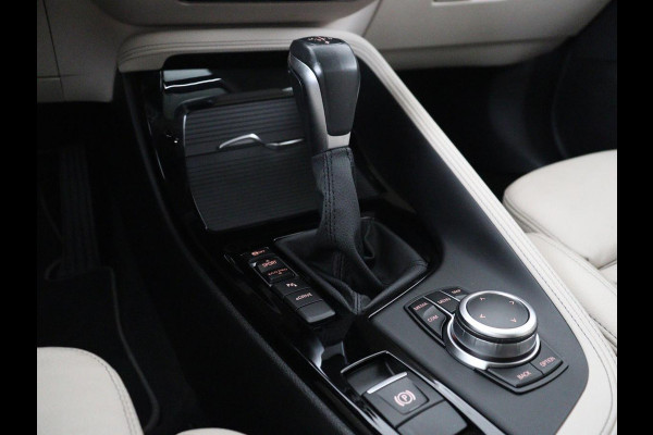 BMW X1 xDrive25e Business Edition Plus | SOH 91,4% | Panoramadak | Leder | Stoelverwarming | Sfeerverlichting | Cruise control | Navigatie | Park assist | PHEV