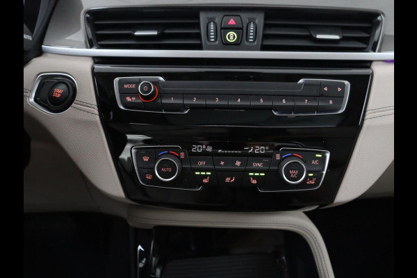 BMW X1 xDrive25e Business Edition Plus | SOH 91,4% | Panoramadak | Leder | Stoelverwarming | Sfeerverlichting | Cruise control | Navigatie | Park assist | PHEV
