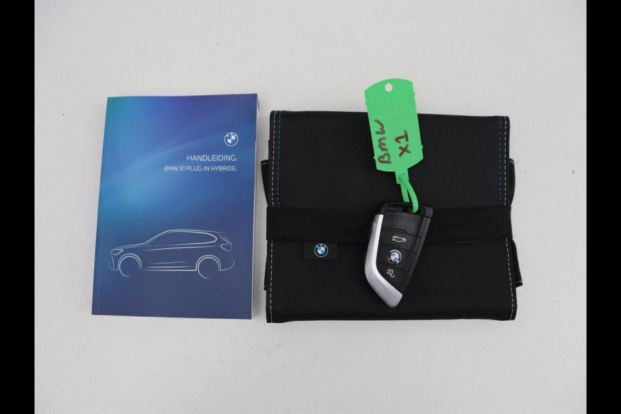 BMW X1 xDrive25e Business Edition Plus | SOH 91,4% | Panoramadak | Leder | Stoelverwarming | Sfeerverlichting | Cruise control | Navigatie | Park assist | PHEV