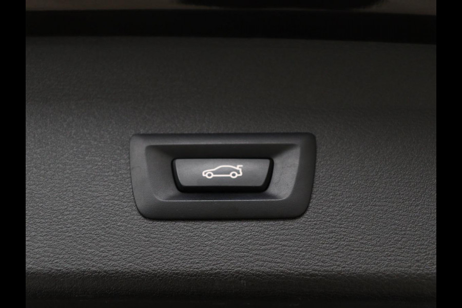BMW X1 xDrive25e Business Edition Plus | SOH 91,4% | Panoramadak | Leder | Stoelverwarming | Sfeerverlichting | Cruise control | Navigatie | Park assist | PHEV