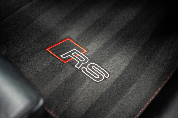 Audi RS6 Avant TFSI Quattro *Keramisch / Vierwielbesturing / Stoelventilatie / Bang & Olufsen / Soft-Close / Standverwarming / Carbon*