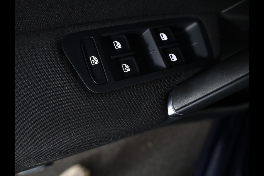 Volkswagen Golf Variant 1.0 TSI Comfortline Business 115 pk | Navigatie | Parkeersensoren | Achteruitrijcamera | Adaptieve cruise control | Apple Carplay/Android Auto |