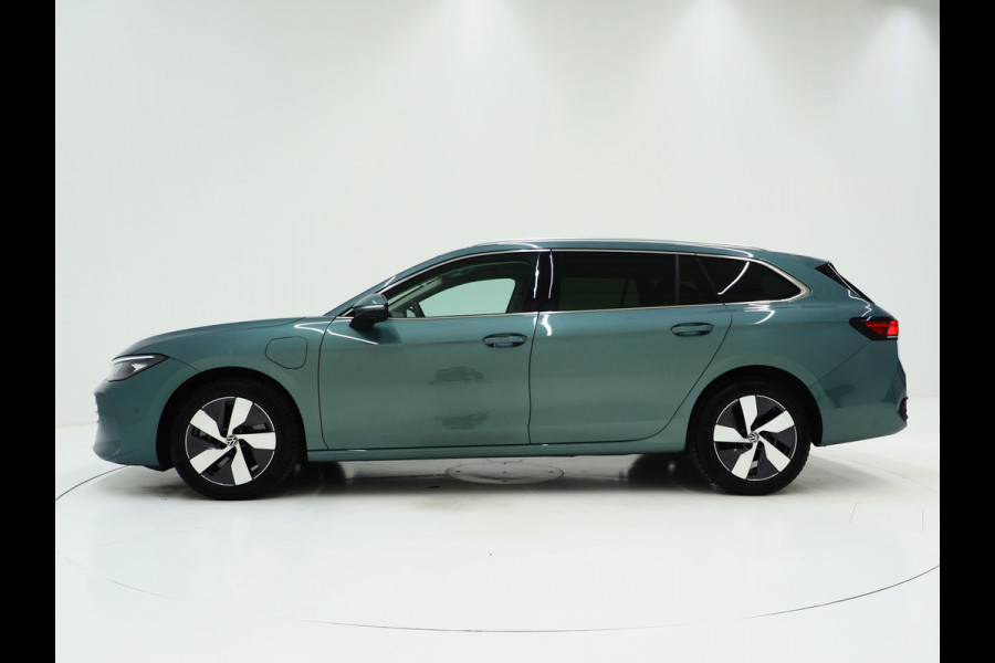 Volkswagen Passat Variant 1.5 eHybrid 204PK | Leder/Alcantara | Trekhaak | Stoelventilatie | Massage | HUD | 360 | Memory