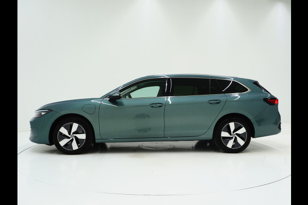Volkswagen Passat Variant 1.5 eHybrid 204PK | Leder/Alcantara | Trekhaak | Stoelventilatie | Massage | HUD | 360 | Memory