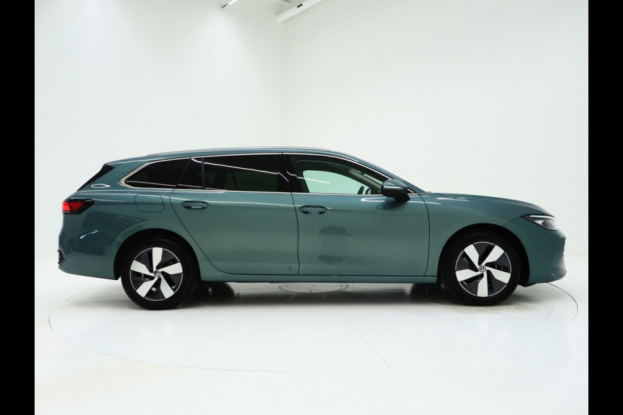 Volkswagen Passat Variant 1.5 eHybrid 204PK | Leder/Alcantara | Trekhaak | Stoelventilatie | Massage | HUD | 360 | Memory