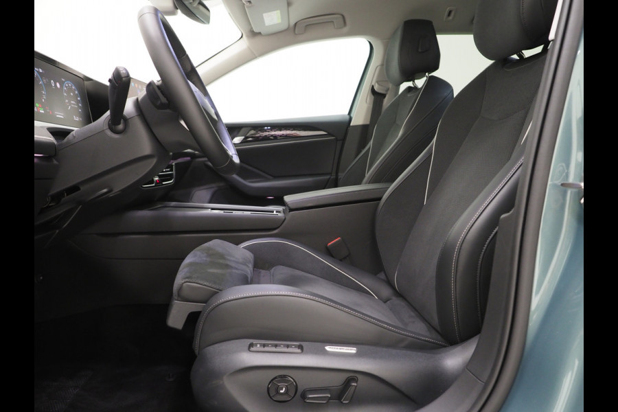 Volkswagen Passat Variant 1.5 eHybrid 204PK | Leder/Alcantara | Trekhaak | Stoelventilatie | Massage | HUD | 360 | Memory