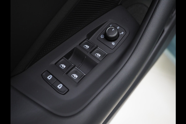 Volkswagen Passat Variant 1.5 eHybrid 204PK | Leder/Alcantara | Trekhaak | Stoelventilatie | Massage | HUD | 360 | Memory