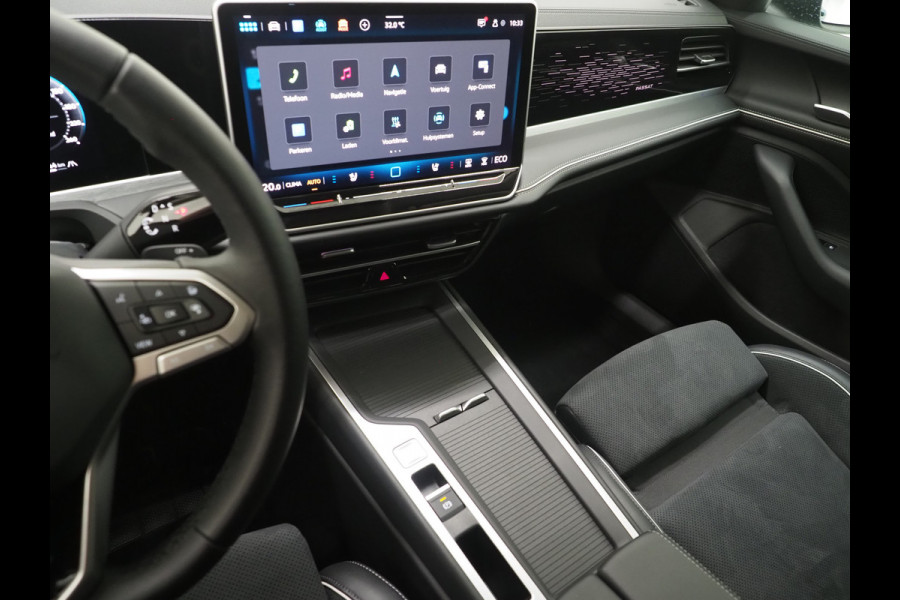 Volkswagen Passat Variant 1.5 eHybrid 204PK | Leder/Alcantara | Trekhaak | Stoelventilatie | Massage | HUD | 360 | Memory