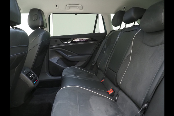 Volkswagen Passat Variant 1.5 eHybrid 204PK | Leder/Alcantara | Trekhaak | Stoelventilatie | Massage | HUD | 360 | Memory