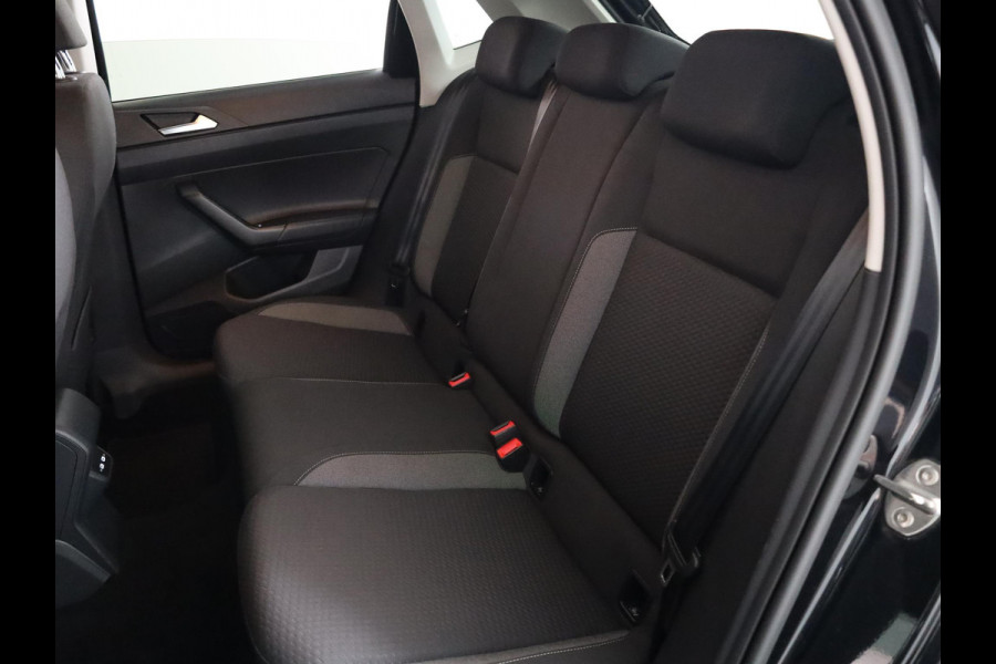 Volkswagen Polo 1.0 TSI Life Business 95 pk Automaat (DSG) | Navigatie | Parkeersensoren | Adaptieve cruise control | Autom. airco | Stoelverwarming |