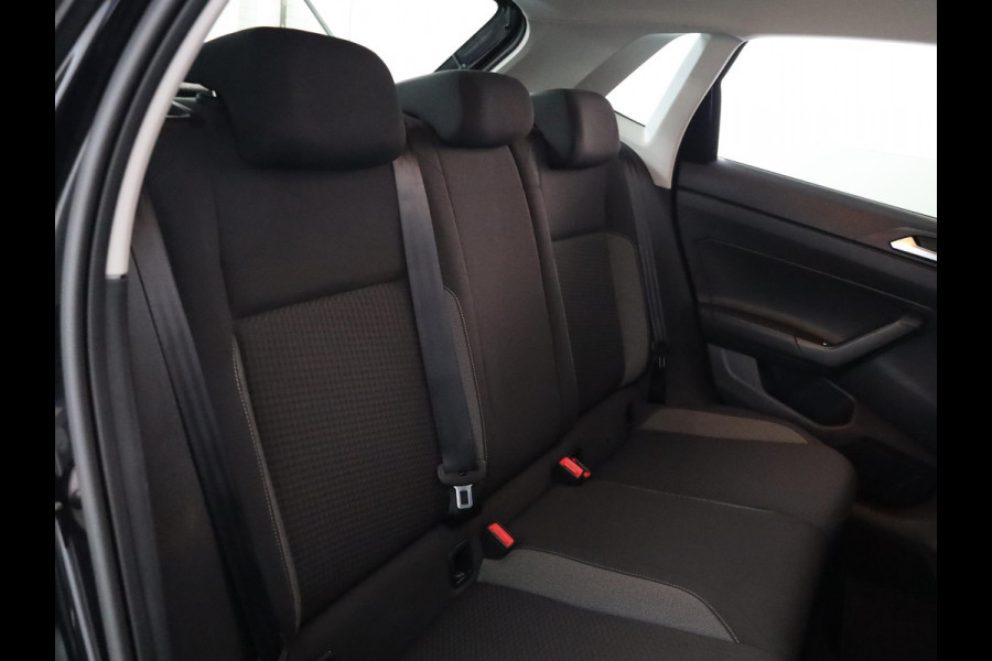 Volkswagen Polo 1.0 TSI Life Business 95 pk Automaat (DSG) | Navigatie | Parkeersensoren | Adaptieve cruise control | Autom. airco | Stoelverwarming |