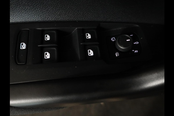 Volkswagen Polo 1.0 TSI Life Business 95 pk Automaat (DSG) | Navigatie | Parkeersensoren | Adaptieve cruise control | Autom. airco | Stoelverwarming |