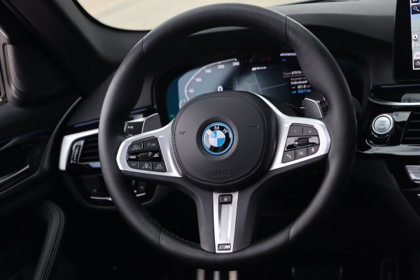 BMW 5 Serie 545e xDrive M Sport / 50 Jahre / PANO / HK / LASER / HUD / 2X MEMORY / CAMERA / SHADOW LINE