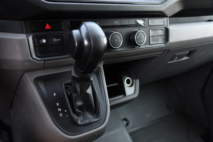 Volkswagen Crafter 35 2.0 TDI L3H3 PB Edition Camera, Cruise, Carplay, LED, Automaat, Trekhaak, Multimedia, Automaat, 140pk, Uniek!