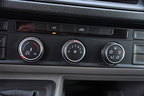 Volkswagen Crafter 35 2.0 TDI L3H3 PB Edition Camera, Cruise, Carplay, LED, Automaat, Trekhaak, Multimedia, Automaat, 140pk, Uniek!