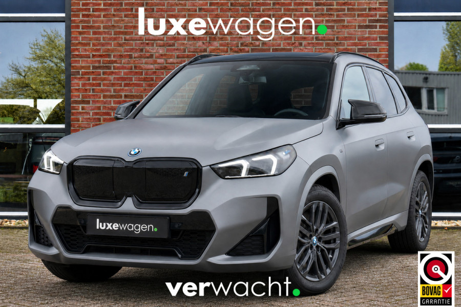 BMW iX1 xDrive30 M-Sport Pano Trekh ACC H/K HUD 360 e-zetels Frozen-Grey