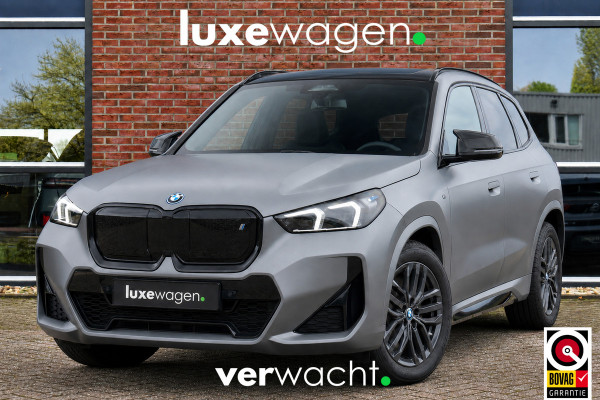 BMW iX1 xDrive30 M-Sport Pano Trekh ACC H/K HUD 360 e-zetels Frozen-Grey
