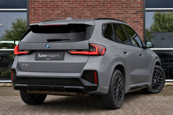 BMW iX1 xDrive30 M-Sport Pano Trekh ACC H/K HUD 360 e-zetels Frozen-Grey