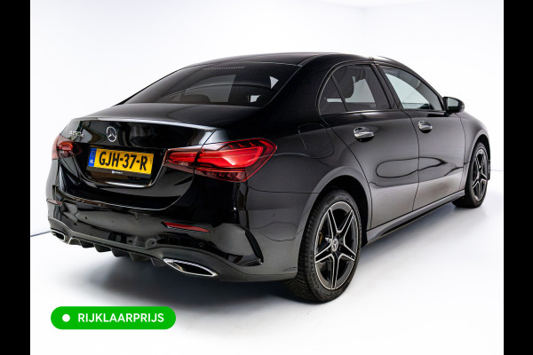 Mercedes-Benz A-Klasse 250 e Star Edition AMG Line Night Facelift | Adap. Cruise | Stoelverw. | Sfeerverlichting | Navigatie | App. connect | Camera, Dodehoek waarschuwing, All season banden
