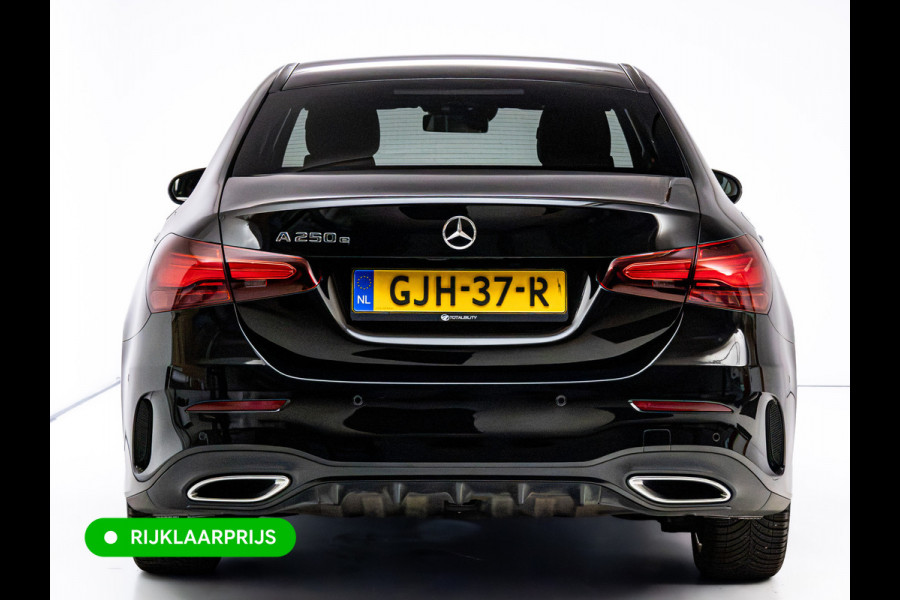 Mercedes-Benz A-Klasse 250 e Star Edition AMG Line Night Facelift | Adap. Cruise | Stoelverw. | Sfeerverlichting | Navigatie | App. connect | Camera, Dodehoek waarschuwing, All season banden