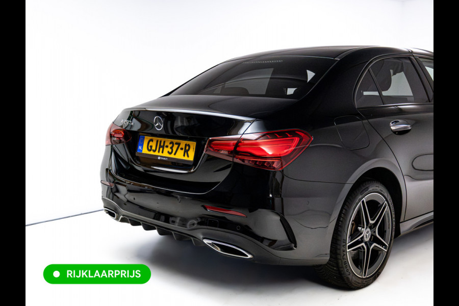 Mercedes-Benz A-Klasse 250 e Star Edition AMG Line Night Facelift | Adap. Cruise | Stoelverw. | Sfeerverlichting | Navigatie | App. connect | Camera, Dodehoek waarschuwing, All season banden