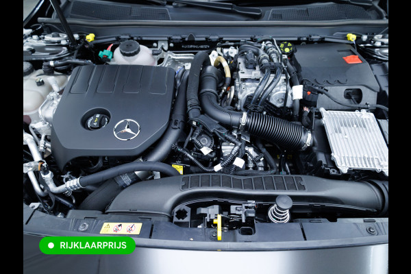 Mercedes-Benz A-Klasse 250 e Star Edition AMG Line Night Facelift | Adap. Cruise | Stoelverw. | Sfeerverlichting | Navigatie | App. connect | Camera, Dodehoek waarschuwing, All season banden