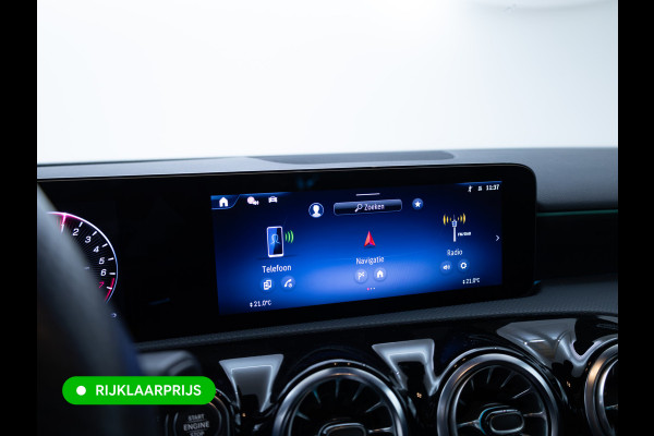 Mercedes-Benz A-Klasse 250 e Star Edition AMG Line Night Facelift | Adap. Cruise | Stoelverw. | Sfeerverlichting | Navigatie | App. connect | Camera, Dodehoek waarschuwing, All season banden