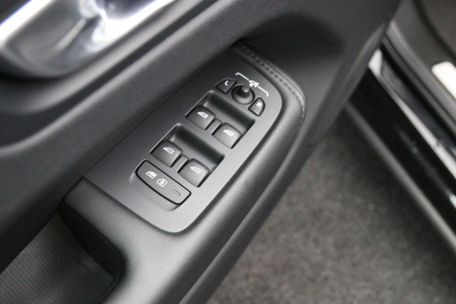 Volvo XC60 2.0 T8 AWD 456 PK Ultra Bright PHEV, Panoramadak, Head-Up, 4X Stoelverwarming, Leder