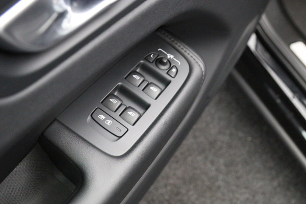 Volvo XC60 2.0 T8 AWD 456 PK Ultra Bright PHEV, Panoramadak, Head-Up, 4X Stoelverwarming, Leder