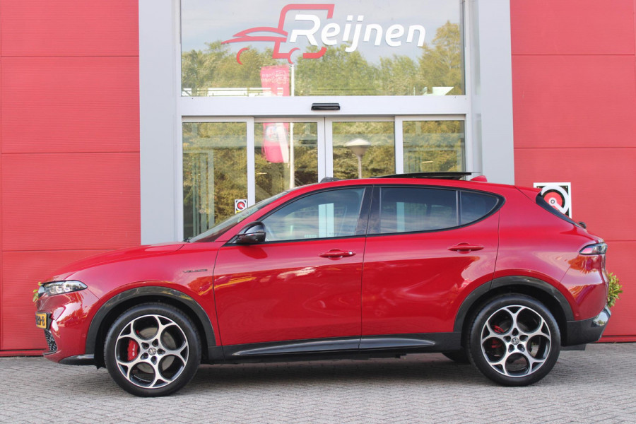 Alfa Romeo Tonale 1.5T 160PK Hybrid Veloce TECHNOLOGY PACK: PARKEERWAARSCHUWING VOOR EN ACHTER/360° CAMERA / AUTONOMOUS DRIVING LEVEL 2: ADAPTIVE CRUISE CONTROL/LANE CENTERING ASSIST/TRAFFIC JAM ASSIST DODEHOEK DETECTIE AUTOMATISCH DIMMENDE BUITENSPIEGELS ELEKTRISCH BEDIENBARE ACHTERKLEP | 19" LICHTMETALEN VELGEN | DRAADLOZE TELEFOONLADER | NAVIGATIE | DRAADLOZE APPLE CARPLAY/ANDROID AUTO | FULL LED MATRIX KOPLAMPEN |