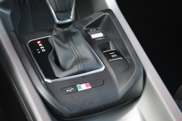Alfa Romeo Tonale 1.5T 160PK Hybrid Veloce TECHNOLOGY PACK: PARKEERWAARSCHUWING VOOR EN ACHTER/360° CAMERA / AUTONOMOUS DRIVING LEVEL 2: ADAPTIVE CRUISE CONTROL/LANE CENTERING ASSIST/TRAFFIC JAM ASSIST DODEHOEK DETECTIE AUTOMATISCH DIMMENDE BUITENSPIEGELS ELEKTRISCH BEDIENBARE ACHTERKLEP | 19" LICHTMETALEN VELGEN | DRAADLOZE TELEFOONLADER | NAVIGATIE | DRAADLOZE APPLE CARPLAY/ANDROID AUTO | FULL LED MATRIX KOPLAMPEN |
