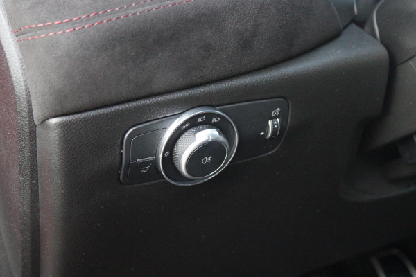Alfa Romeo Tonale 1.5T 160PK Hybrid Veloce TECHNOLOGY PACK: PARKEERWAARSCHUWING VOOR EN ACHTER/360° CAMERA / AUTONOMOUS DRIVING LEVEL 2: ADAPTIVE CRUISE CONTROL/LANE CENTERING ASSIST/TRAFFIC JAM ASSIST DODEHOEK DETECTIE AUTOMATISCH DIMMENDE BUITENSPIEGELS ELEKTRISCH BEDIENBARE ACHTERKLEP | 19" LICHTMETALEN VELGEN | DRAADLOZE TELEFOONLADER | NAVIGATIE | DRAADLOZE APPLE CARPLAY/ANDROID AUTO | FULL LED MATRIX KOPLAMPEN |