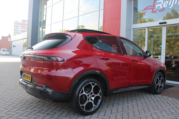 Alfa Romeo Tonale 1.5T 160PK Hybrid Veloce TECHNOLOGY PACK: PARKEERWAARSCHUWING VOOR EN ACHTER/360° CAMERA / AUTONOMOUS DRIVING LEVEL 2: ADAPTIVE CRUISE CONTROL/LANE CENTERING ASSIST/TRAFFIC JAM ASSIST DODEHOEK DETECTIE AUTOMATISCH DIMMENDE BUITENSPIEGELS ELEKTRISCH BEDIENBARE ACHTERKLEP | 19" LICHTMETALEN VELGEN | DRAADLOZE TELEFOONLADER | NAVIGATIE | DRAADLOZE APPLE CARPLAY/ANDROID AUTO | FULL LED MATRIX KOPLAMPEN |