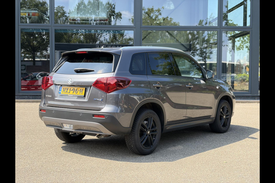 Suzuki Vitara 1.5 Hybrid Select 1E EIGENAAR | ORIGINEEL NEDERLANDSE AUTO | RESTERENDE FABRIEKSGARANTIE T/M 07-2035 | ADAPTIVE CRUISE CONTROL | STOELVERWARMING | ACHTERUITRIJCAMERA