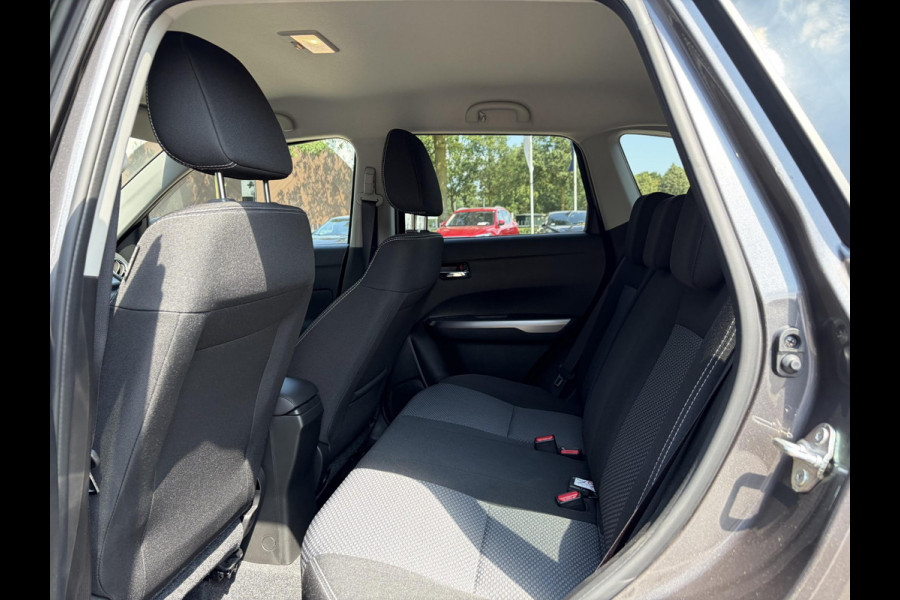 Suzuki Vitara 1.5 Hybrid Select 1E EIGENAAR | ORIGINEEL NEDERLANDSE AUTO | RESTERENDE FABRIEKSGARANTIE T/M 07-2035 | ADAPTIVE CRUISE CONTROL | STOELVERWARMING | ACHTERUITRIJCAMERA