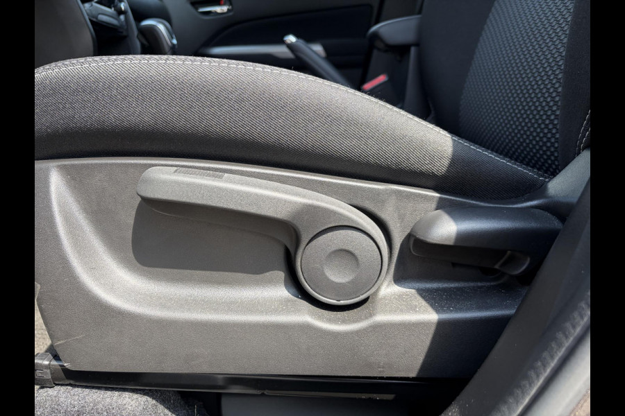 Suzuki Vitara 1.5 Hybrid Select 1E EIGENAAR | ORIGINEEL NEDERLANDSE AUTO | RESTERENDE FABRIEKSGARANTIE T/M 07-2035 | ADAPTIVE CRUISE CONTROL | STOELVERWARMING | ACHTERUITRIJCAMERA