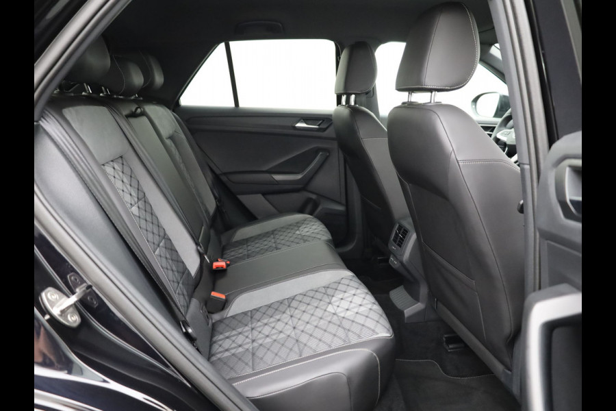 Volkswagen T-Roc 1.5 TSI R-Line Business Black Style | Side Assist | Elk. A-klep | Trekhaak afnb. | IQ Light | Camera | Prijs Rijklaar!!