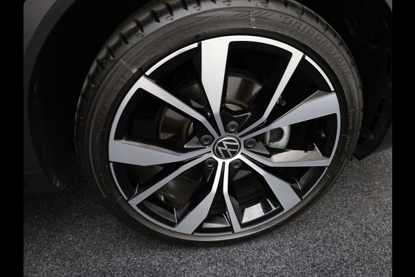 Volkswagen T-Roc 1.5 TSI R-Line Business Black Style | Side Assist | Elk. A-klep | Trekhaak afnb. | IQ Light | Camera | Prijs Rijklaar!!