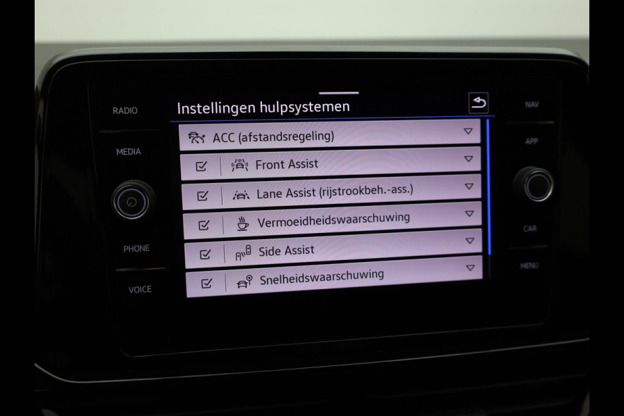 Volkswagen T-Roc 1.5 TSI R-Line Business Black Style | Side Assist | Elk. A-klep | Trekhaak afnb. | IQ Light | Camera | Prijs Rijklaar!!