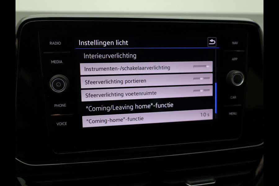 Volkswagen T-Roc 1.5 TSI R-Line Business Black Style | Side Assist | Elk. A-klep | Trekhaak afnb. | IQ Light | Camera | Prijs Rijklaar!!
