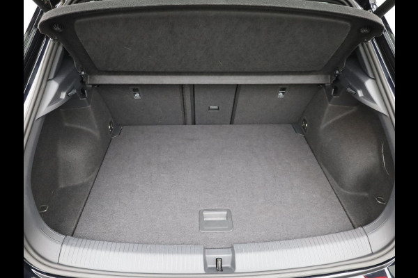 Volkswagen T-Roc 1.5 TSI R-Line Business Black Style | Side Assist | Elk. A-klep | Trekhaak afnb. | IQ Light | Camera | Prijs Rijklaar!!