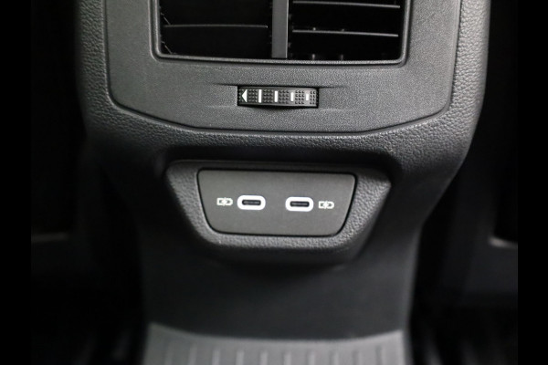 Volkswagen T-Roc 1.5 TSI R-Line Business Black Style | Side Assist | Elk. A-klep | Trekhaak afnb. | IQ Light | Camera | Prijs Rijklaar!!