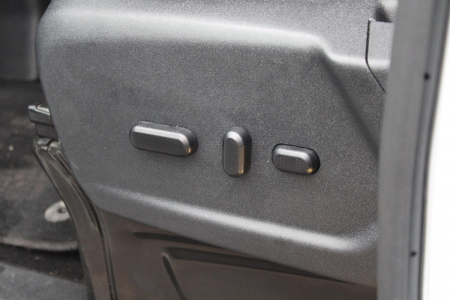 Ford Transit Custom 320 2.0 TDCI L2H1 Limited DC SCI | Trekhaak | Stoelverwarming | Navigatie | Camera | Cruise Control Adaptive |