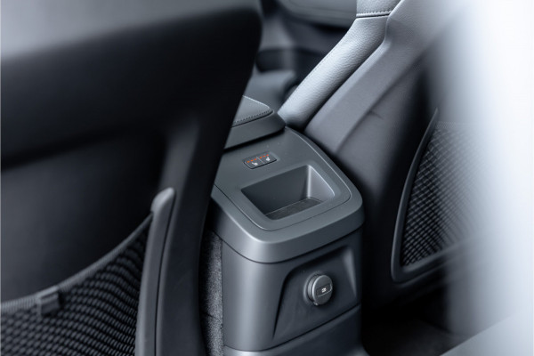 Volvo XC60 2.0 T6 Plug-in hybrid AWD Plus Dark - Panorama | H&K | Memory | 360 Camera