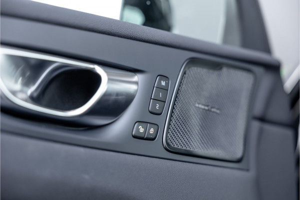 Volvo XC60 2.0 T6 Plug-in hybrid AWD Plus Dark - Panorama | H&K | Memory | 360 Camera